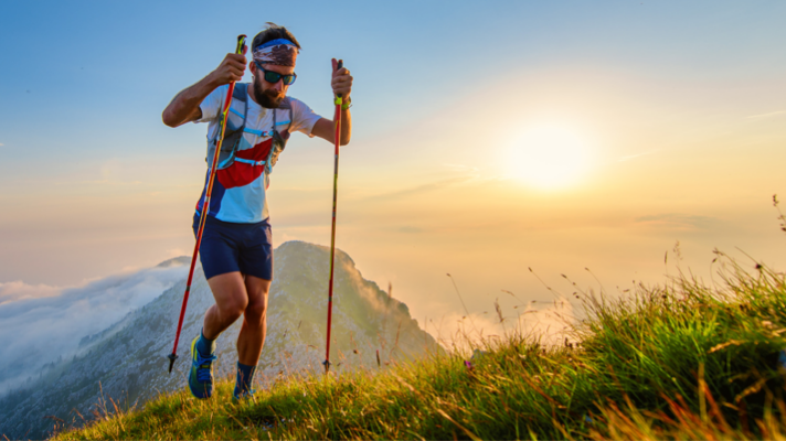 Descubre los beneficios de los bastones en el trail running